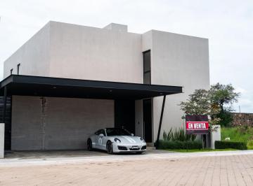 Casa · 310m² · 4 Recámaras · 2 Estacionamientos · Casa en Venta en Condiminio Santa Oliva Campanario Norte.