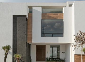 Casa · 268m² · 4 Recámaras · 2 Estacionamientos · Casa en Venta Parque México Lomas de Angelópolis Cholula Puebla.