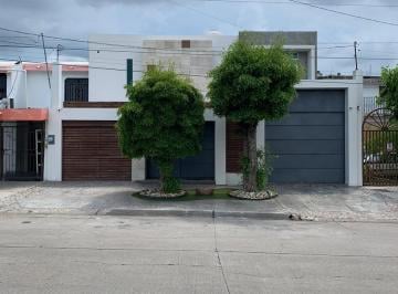 Casa · 409m² · 3 Recámaras · Casa con Alberca Propia en Venta en Colonia Miguel Hidalgo