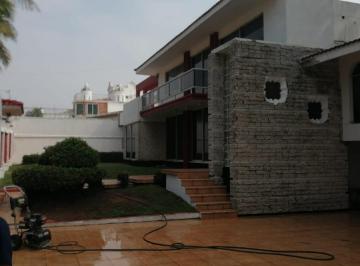 Casa · 800m² · 6 Recámaras · 6 Estacionamientos · Casa - Petrolera