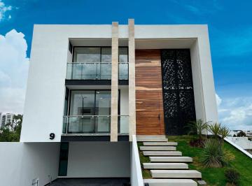 Casa · 362m² · 4 Recámaras · 4 Estacionamientos · Casa en Venta en Lomas de Angelopolis