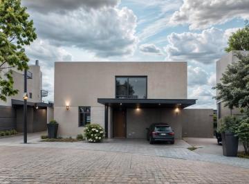 Casa de 4 habitaciones, Querétaro · Tu Nuevo Hogar en Lomas del Campanario Norte Te Espera. Diseño de Autor