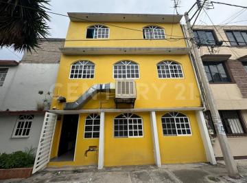 Casa · 320m² · 7 Recámaras · 2 Estacionamientos · Casa en Venta en Col. Santa Cecilia, Tlalnepantla, Mex.