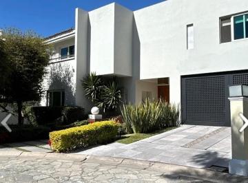Casa en condominio de 5 habitaciones, Zapopan · Casa en Venta en Valle Real.
