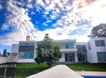 Casa de 7 habitaciones, Cuernavaca · Residencia con Alberca, Cancha de Tenis y Salón de Juegos o Entretenimiento