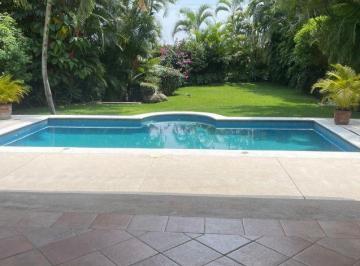 Casa · 608m² · 5 Recámaras · 4 Estacionamientos · Casa Sola en Jardines de Cuernavaca Cuernavaca - Maz - 2095 - Cs