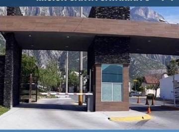 Casa · 140m² · 3 Recámaras · 2 Estacionamientos · Casa en Renta en Misión de Santa Catarina
