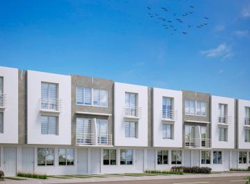 Casa de 4 habitaciones, Tecámac · Casa en Venta 4 Rec en Fraccionamiento Senderos con Alberca Tecamac