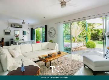 Villa · 560m² · 4 Recámaras · 2 Estacionamientos · Villa en Club Real - Playacar Fase 2 - Playa del Carmen