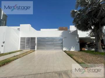 Casa · 428m² · 3 Recámaras · 4 Estacionamientos · Casa en Venta en Altabrisa