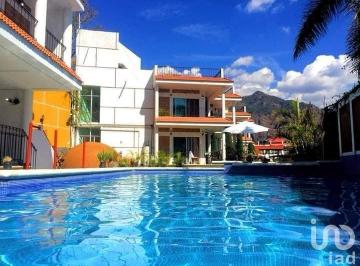 Edificio · 1200m² · 20 Recámaras · 25 Estacionamientos · Hotel en Venta en Tepoztlán, Morelos