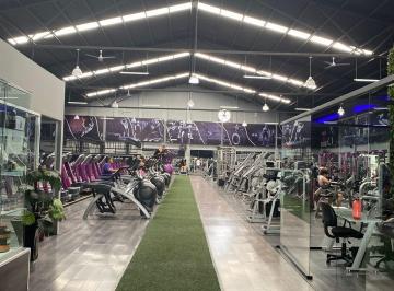Bodega comercial · 2120m² · 10 Recámaras · 20 Estacionamientos · Bodega con Oficinas Showroom Boulevard Celaya