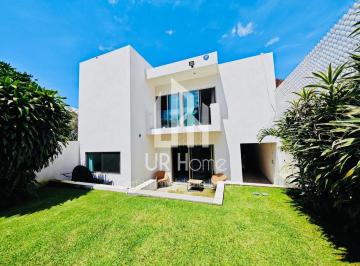 Casa · 203m² · 4 Recámaras · 2 Estacionamientos · Casa en Rancho Cortes, Cuernavaca