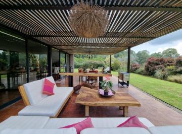 Casa de 5 habitaciones, Valle de Bravo · Moderna Casa en Venta, Avandaro