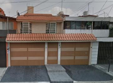 Casa de 4 habitaciones, Coyoacán · Casa en Venta en Coyoacán