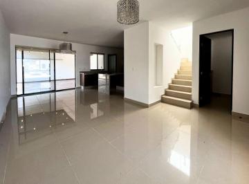 Casa en condominio Venta 208m² de 3 habitaciones · Casa en Esquina con Jardín Excedente y Terraza Techada – Valle Imperial, Zapopan