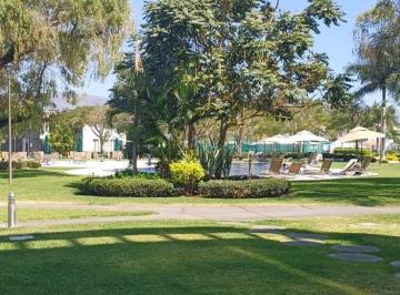 Departamento de 3 habitaciones, Emiliano Zapata · Departamento en Venta en Exclusivo Club de Golf “paraíso Country Club “