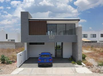 Casa · 224m² · 3 Recámaras · 2 Estacionamientos · Casa en León