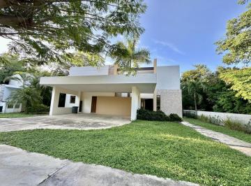 Casa en condominio · 364m² · 3 Recámaras · 3 Estacionamientos · Casa en Condominio en Yucatán Country Club