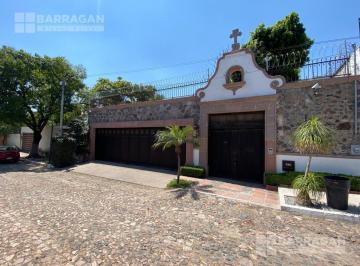 Casa · 600m² · 3 Recámaras · 3 Estacionamientos · Casa de Estilo Hacienda Mexicano Contemporáneo