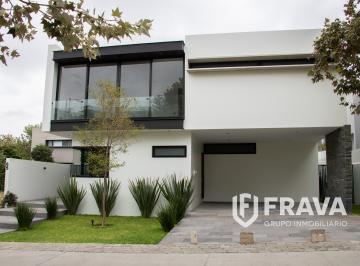 Casa de 4 habitaciones, Zapopan · Venta de Casa en Reserva Real