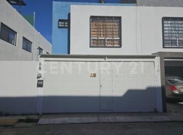 Casa · 210m² · 3 Recámaras · 2 Estacionamientos · Casa en Venta