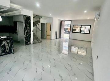 Casa en condominio · 300m² · 4 Recámaras · 2 Estacionamientos · Casa en Venta, La Cima Zapopan
