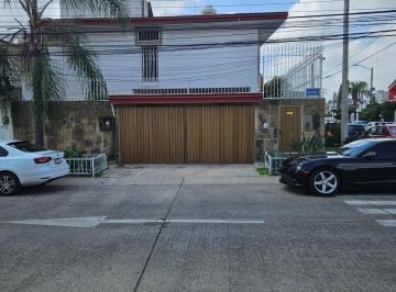 Casa de 5 habitaciones, Guadalajara · Vende Esquina en Bosques de La Victoria