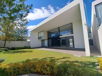 Casa · 400m² · 4 Recámaras · 4 Estacionamientos · Renta de Casa 4 Recamaras en La Campiña del Bosque