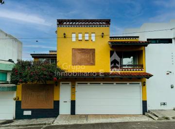 Casa de 3 habitaciones, Xalapa · Bonita Casa en Venta Estilo Clásico en Ánimas