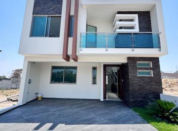 Casa en condominio · 212m² · 3 Recámaras · 2 Estacionamientos · Casa en Venta La Cima, Zapopan.