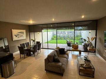 Casa · 210m² · 3 Recámaras · 4 Estacionamientos · Venta de Casa en La Campiña del Bosque Modelo Villa Prada 2