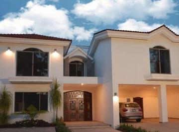 Casa de 4 habitaciones, Zapopan · Residencia en Puerta de Hierro