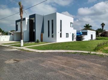 Casa · 600m² · 4 Recámaras · Residencia de Lujo en Tres Reyes Cajititlan