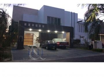 Casa en condominio de 4 habitaciones, Tlajomulco de Zúñiga · Residencia de Lujo en Condominio Privado