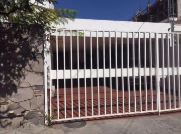 Casa de 4 habitaciones, Guadalajara · Casa en Venta Muy Buena Ubicación