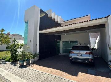Terreno / Lote · 364m² · 3 Recámaras · 4 Estacionamientos · Casa en Venta en Villa Antigua Corregidora