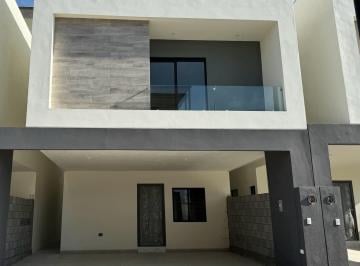 Casa · 204m² · 3 Recámaras · 2 Estacionamientos · Casa en Venta en Dominio Cumbres