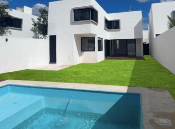 Casa de 3 habitaciones, Conkal · Casa Girasol, de 3 Recámaras, con Piscina, Dentro de Privada con Casa Club.