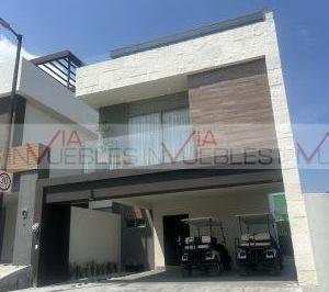 Casa · 266m² · 3 Recámaras · 2 Estacionamientos · Casa en Venta en La Montaña