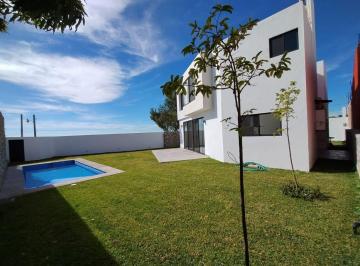 Casa · 215m² · 3 Recámaras · 2 Estacionamientos · Casa en Fraccionamiento en Lomas de Tetela Cuernavaca - Maz - 2100 - Fr