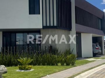 Casa en condominio · 333m² · 3 Recámaras · 2 Estacionamientos · Casa en Venta en Lomas de Angelopolis - (4)