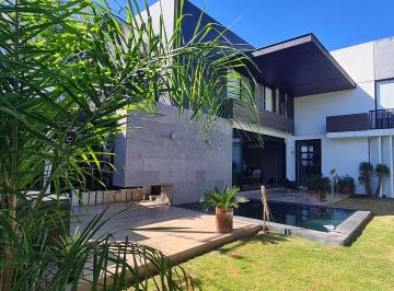 Casa de 4 habitaciones, Mérida · Residencia en Esquina de 4 Recamaras y Alberca en Zona Norte, Mérida