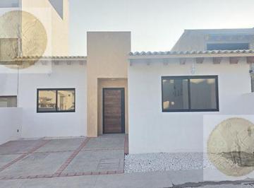 Casa · 126m² · 3 Recámaras · 2 Estacionamientos · Casa en Preciosa, en Conjunto Residencial.