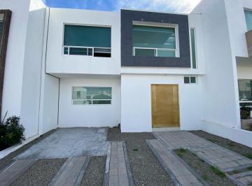 Casa · 187m² · 3 Recámaras · 2 Estacionamientos · Casa en Venta en Real de Juriquilla