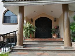 Casa · 320m² · 4 Recámaras · 4 Estacionamientos · Casa en Venta en Excelentes Condiciones Col. Obrera, Tampico