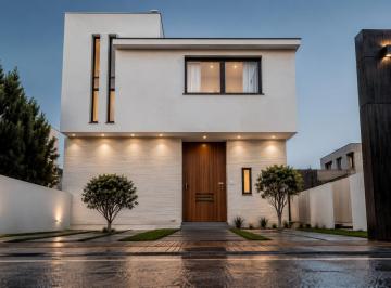 Casa de 4 habitaciones, El Marqués · Hermosa Casa en Venta en Ciudad Maderas, 4 Recamaras, 3 Baños Completos, Alberca