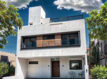 Casa de 3 habitaciones, El Marqués · Casa en Venta en Zibatá, 3 Recamaras con Baño Completo, Roof Garden, Linda Vista