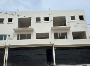 Casa · 200m² · 3 Recámaras · 2 Estacionamientos · Se Vende Villa por Sams Farallon, con Alberca Comun