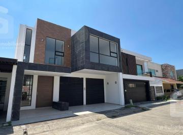 Casa · 300m² · 3 Recámaras · 2 Estacionamientos · Casa en Venta en Las Palmas Medellin Veracruz